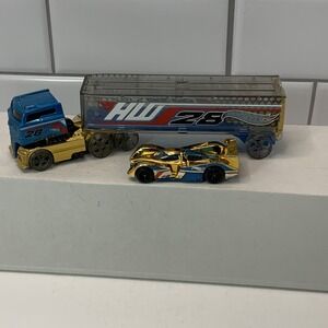 Hot Wheels 2013 RIG DOG Truck Plus Car 28 Pitcrew clear cab loose diecast